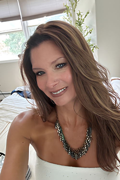 SKIN AND TONIC OWNER PHYLLIS DEFREESE